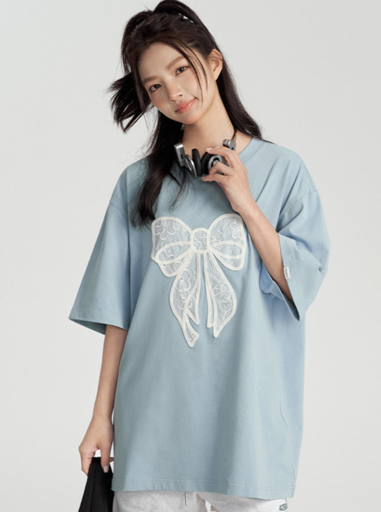 T-Shirt with Lace Bow Detail - chiclara