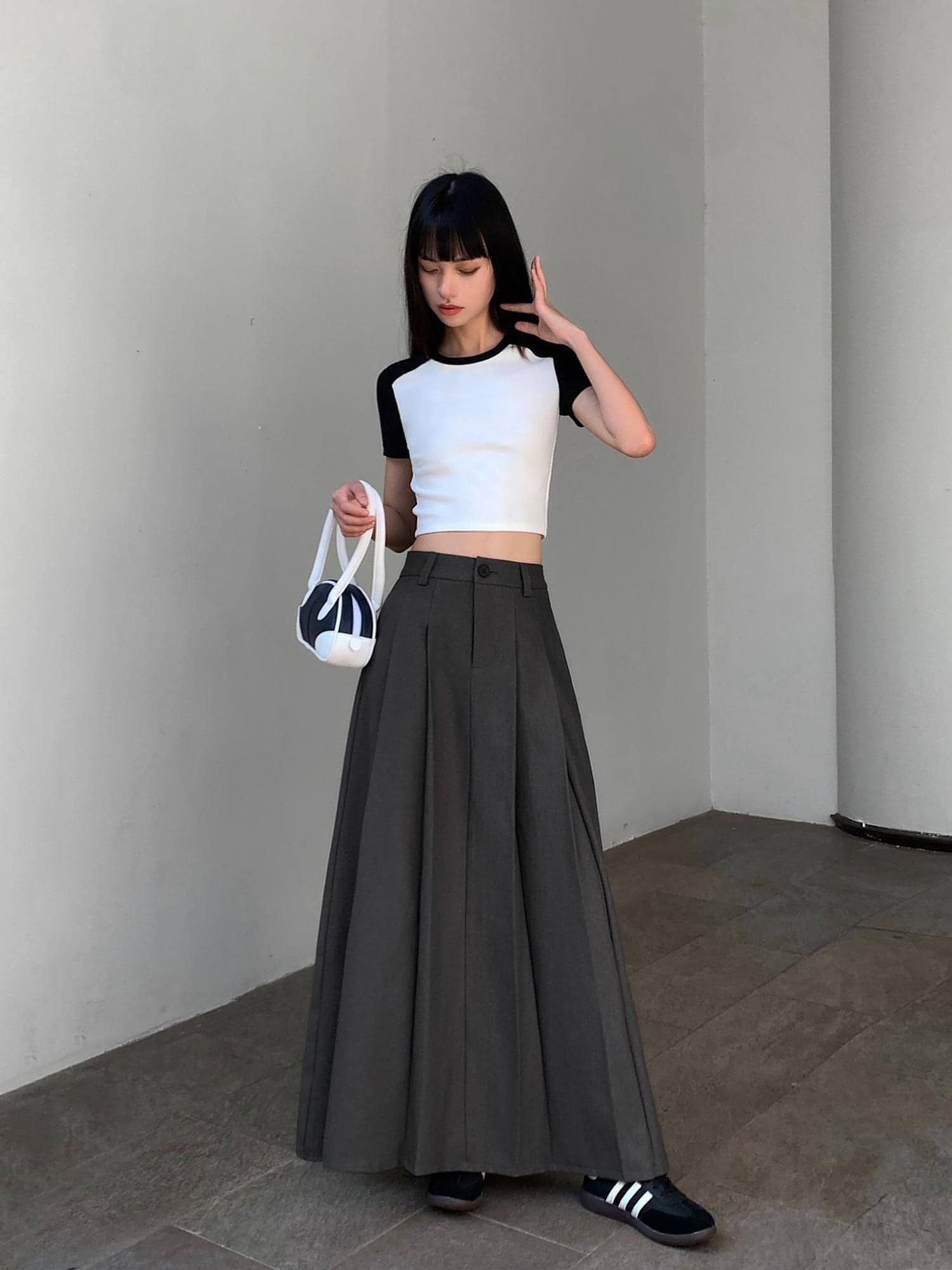 Summer Black High-Waisted Pleated Midi Skirt - chiclara